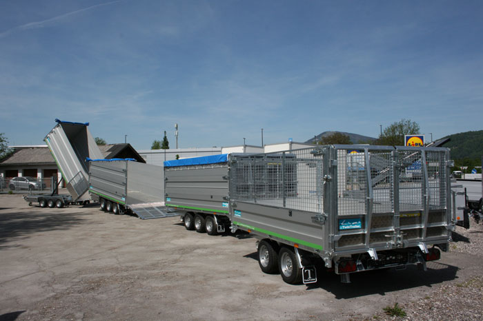 Twintrailer mit Gitteraufsätzen, Aufsatzwänden und Flachplane kaufen Sie im Anhängerpark Salzburg